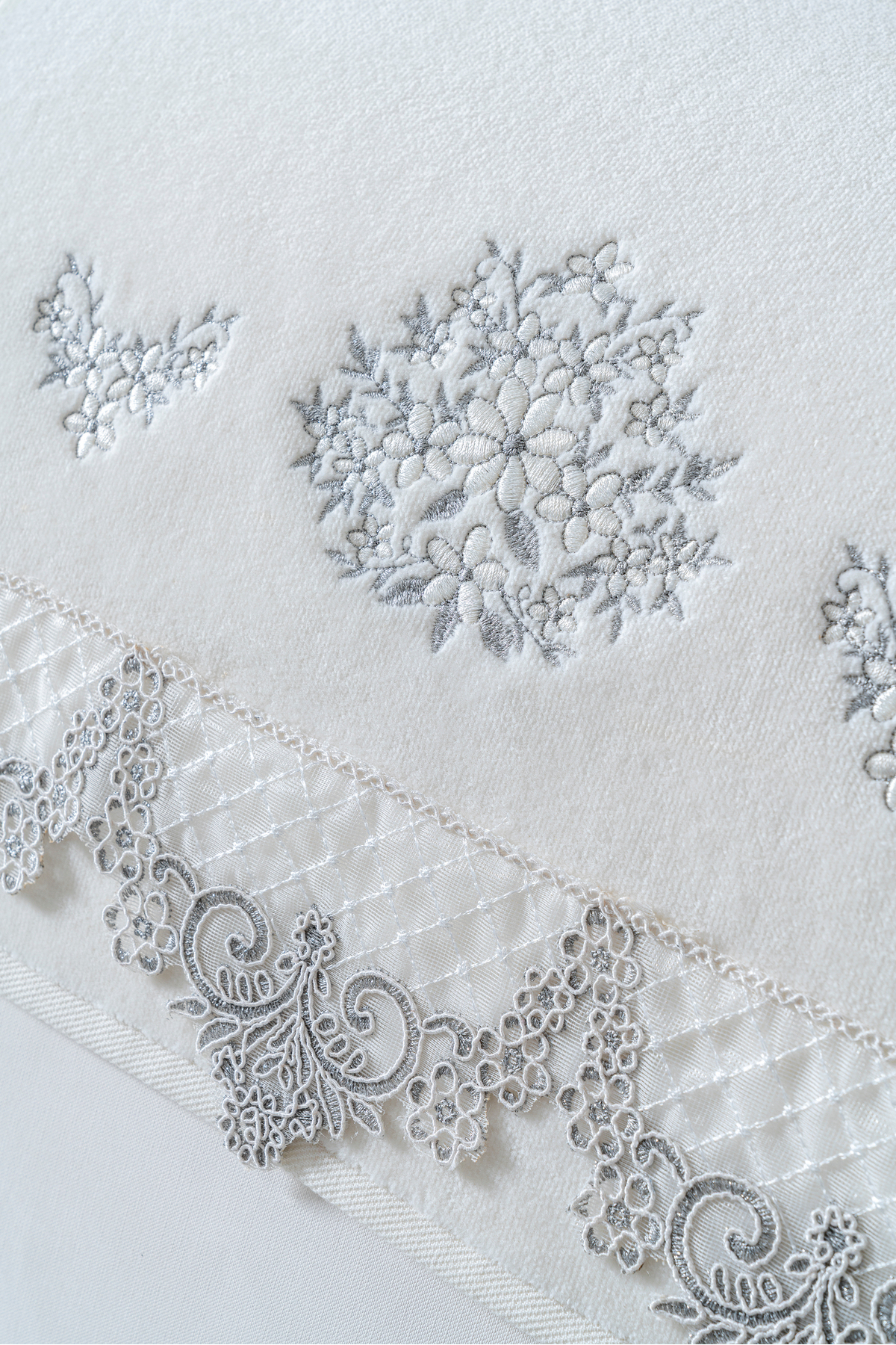 3'Lü Özel Seri Çeyizlik Dantelli Nakışlı 50x90 cm Lüks Tasarım %100 Pamuk Havlu