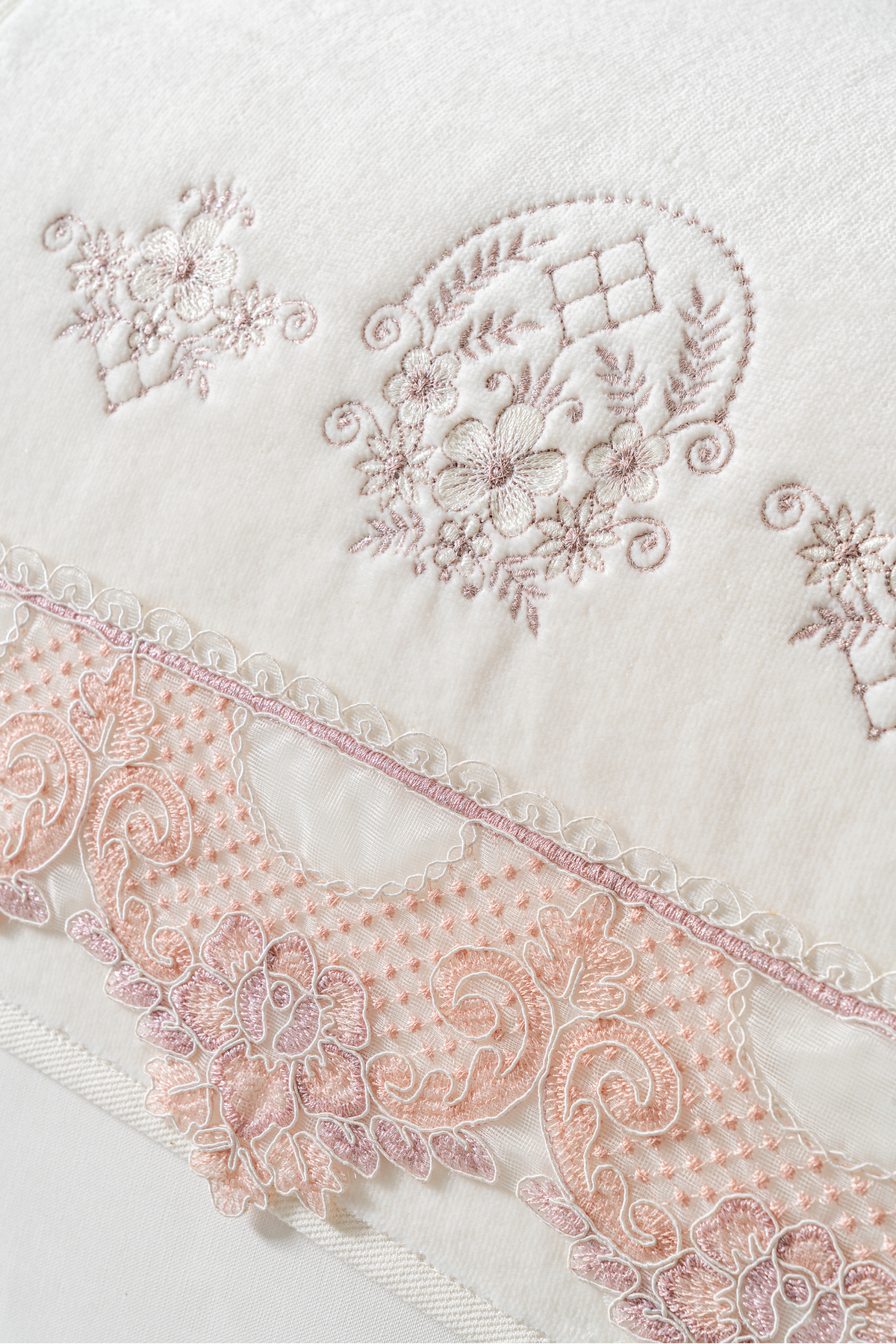 3'lü Özel Seri Çeyizlik Dantelli Nakışlı Geniş Güpürlü 50x90 cm Lüks Tasarım %100 Pamuk Havlu