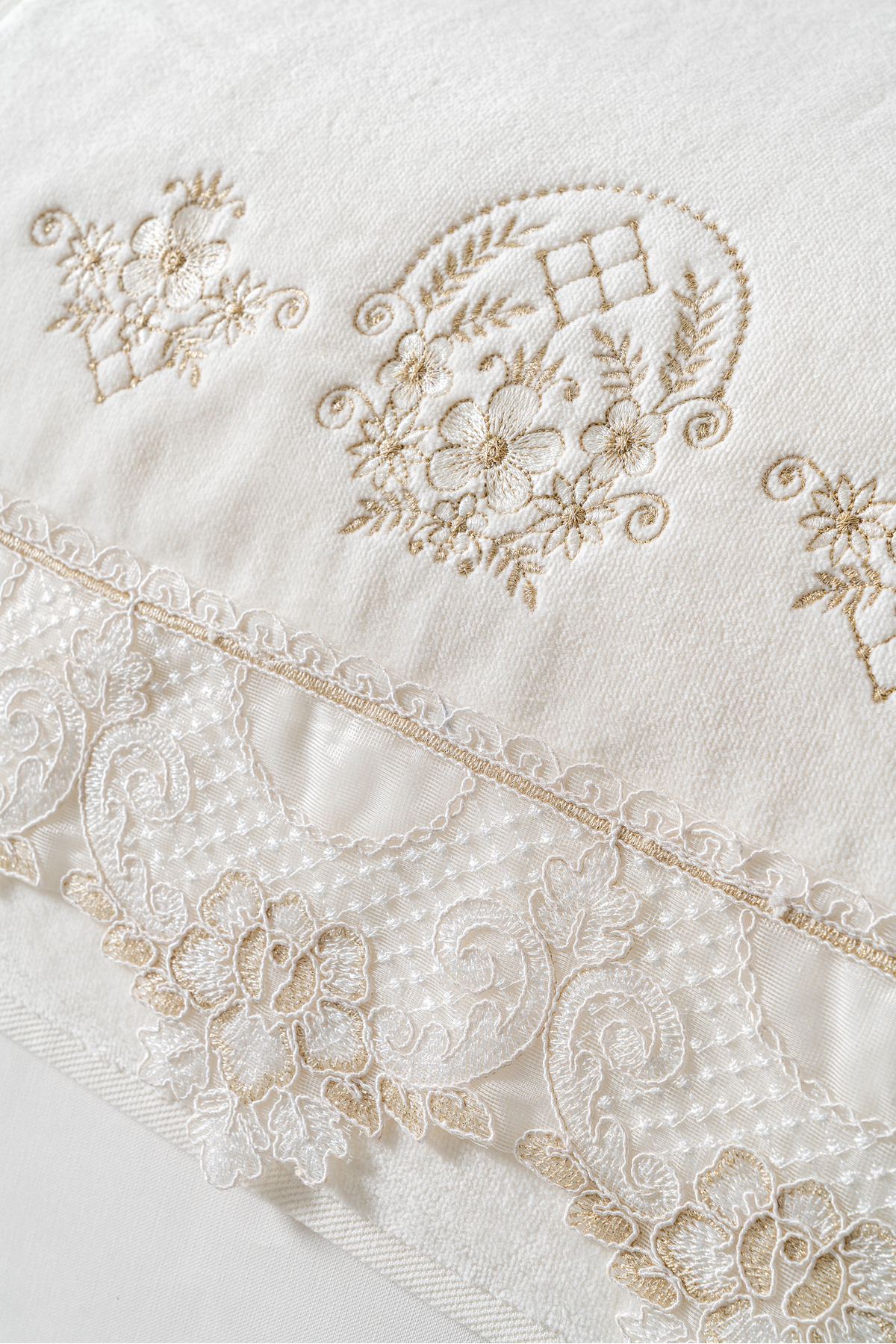 6'lı Özel Seri Çeyizlik Dantelli Nakışlı Geniş Güpürlü 50x90 cm Lüks Tasarım %100 Pamuk Havlu