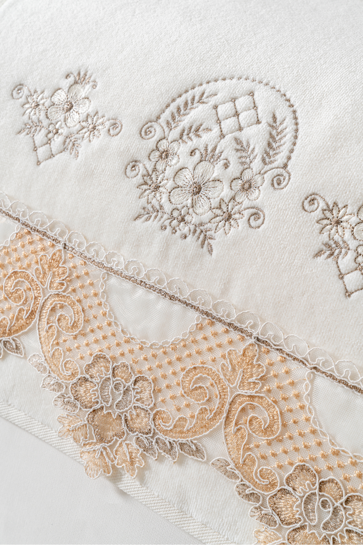 6'lı Özel Seri Çeyizlik Dantelli Nakışlı Geniş Güpürlü 50x90 cm Lüks Tasarım %100 Pamuk Havlu