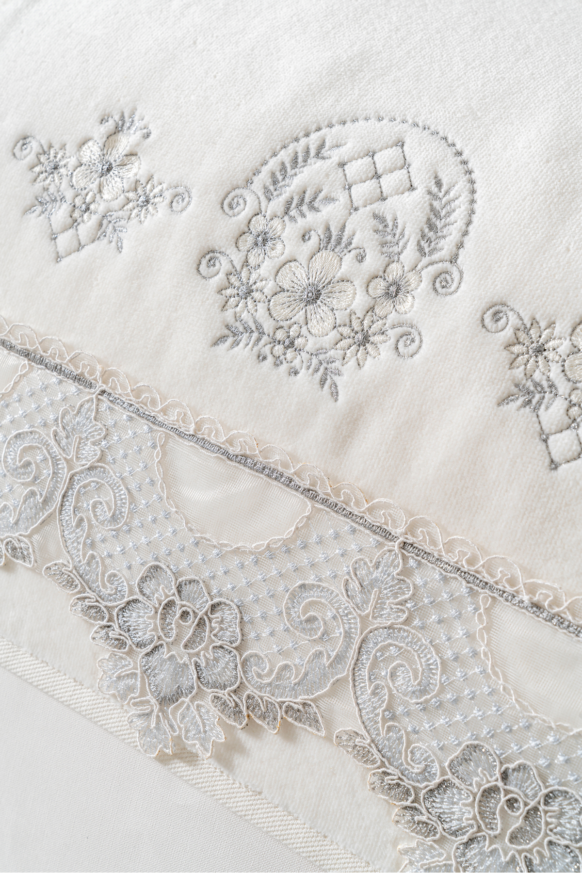 6'lı Özel Seri Çeyizlik Dantelli Nakışlı Geniş Güpürlü 50x90 cm Lüks Tasarım %100 Pamuk Havlu