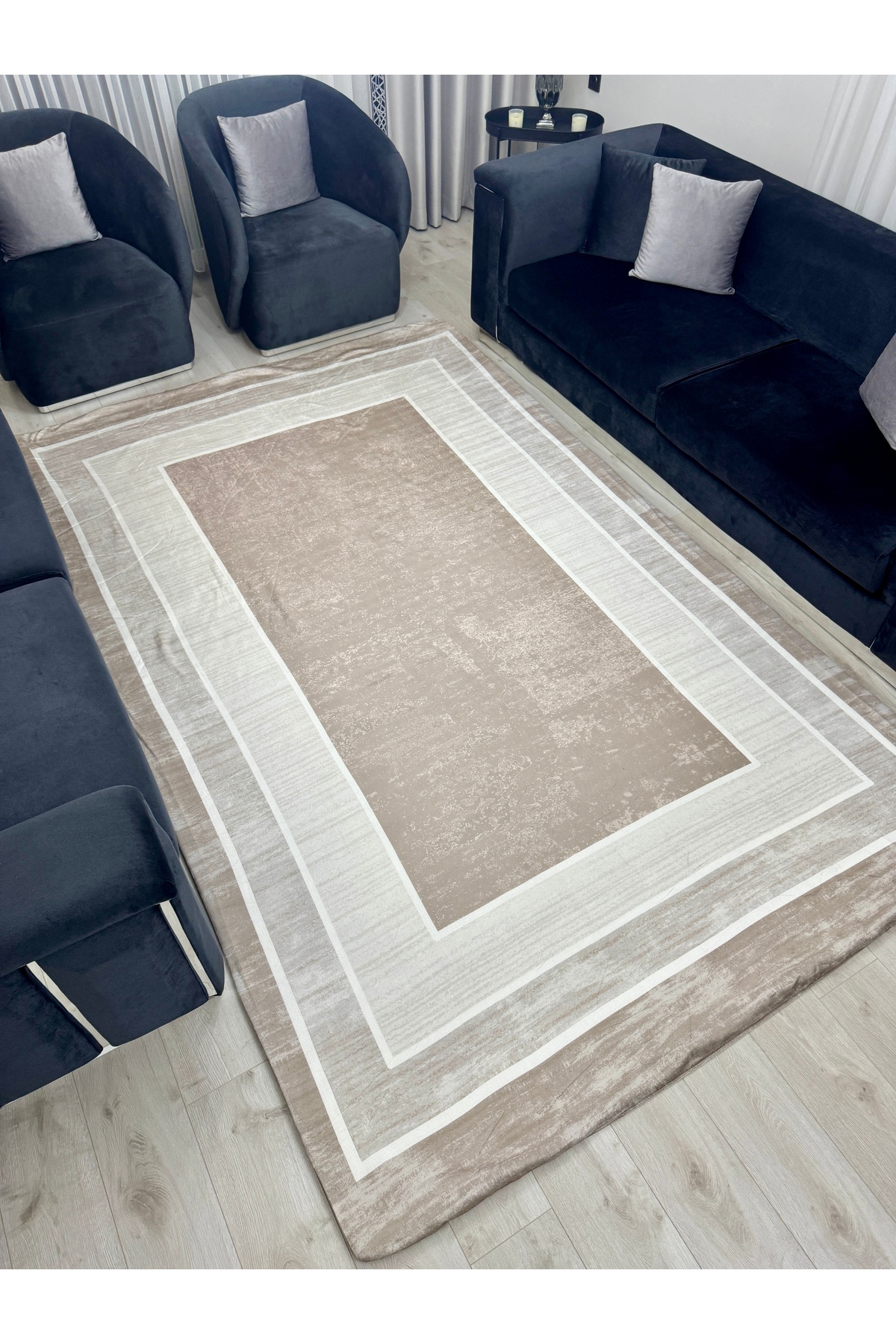 Modern Çerçeveli Sade Desen Halı Örtüsü Lastikli ve Süngerli Kaymaz Taban Yıkanabilir