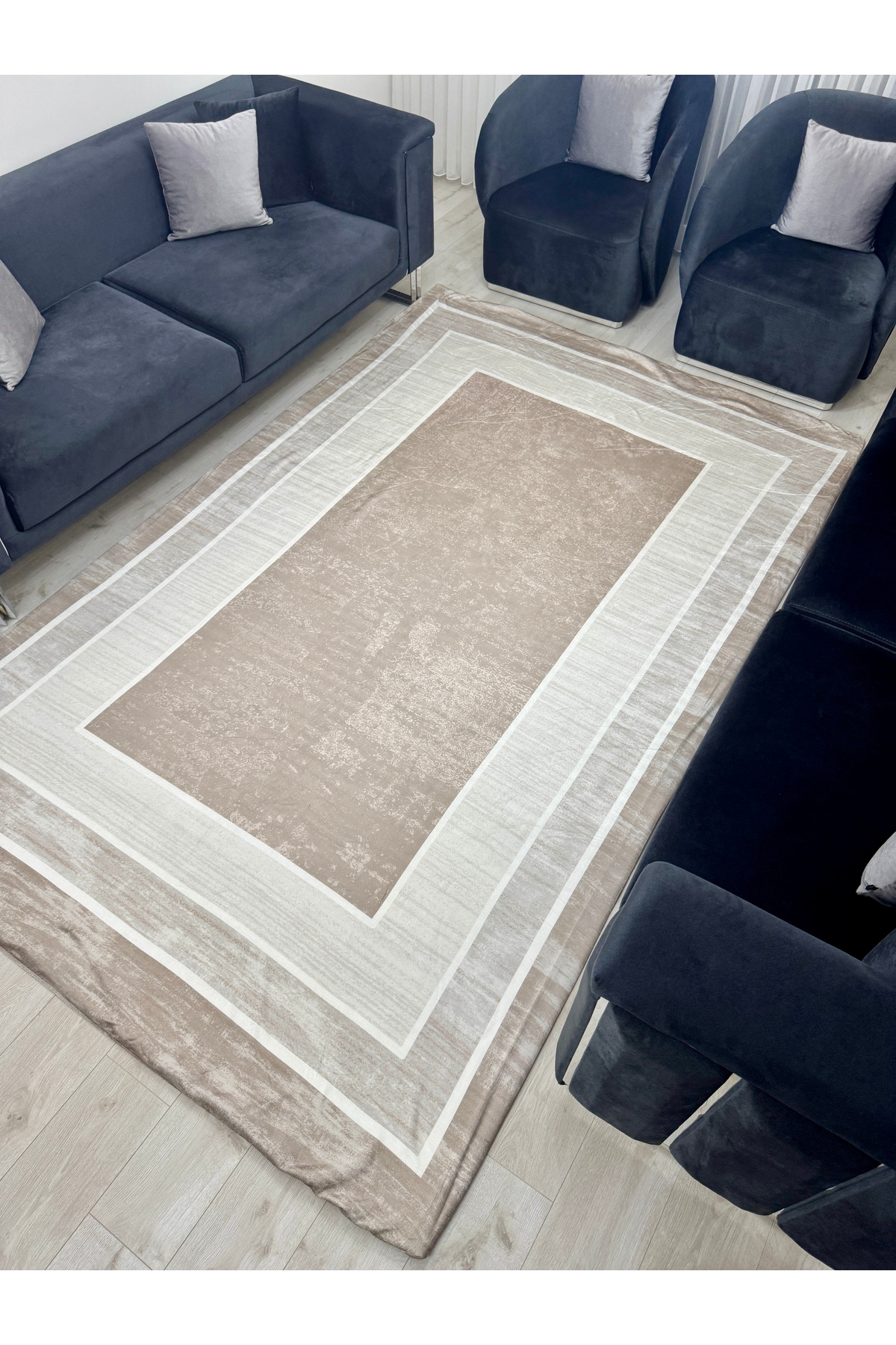 Modern Çerçeveli Sade Desen Halı Örtüsü Lastikli ve Süngerli Kaymaz Taban Yıkanabilir