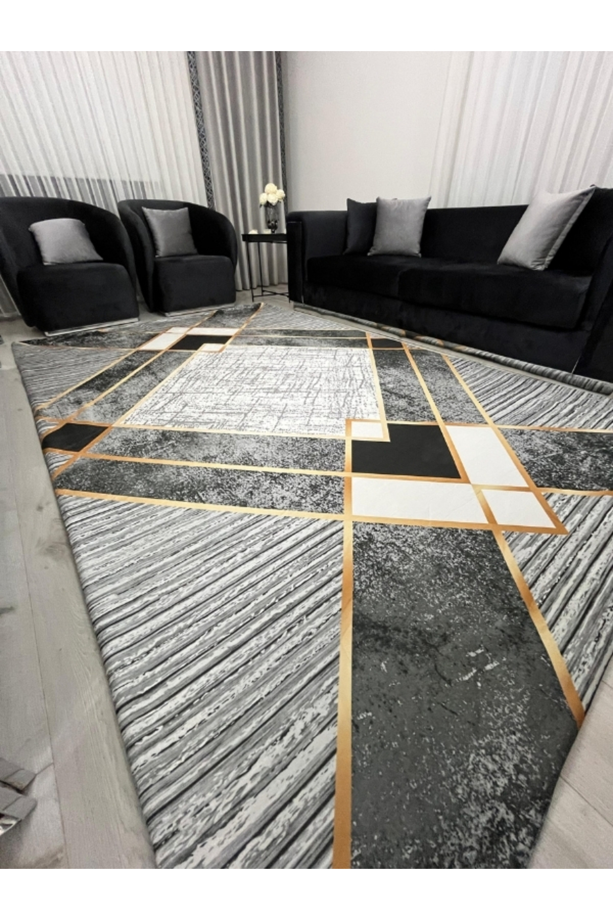 Geometrik Desen Gold Çizgili Halı Örtüsü Gri Siyah *Lastikli ve Süngerli Kaymaz Tabanlı Yıkanabilir*