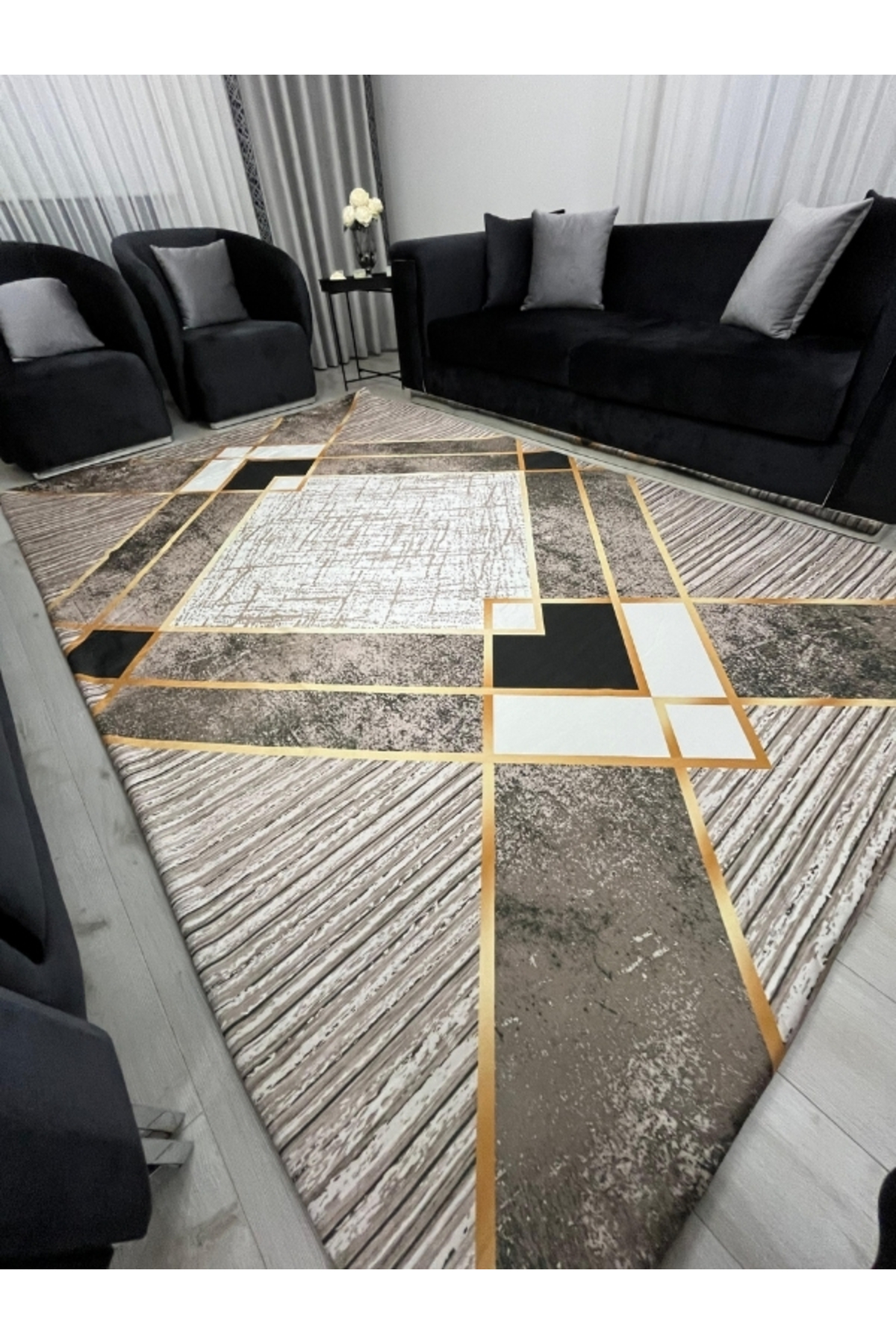 Geometrik Desen Gold Çizgi Detay Kahve Tonları Halı Örtüsü - Yıkanabilir Kadife Doku Kaymaz Taban