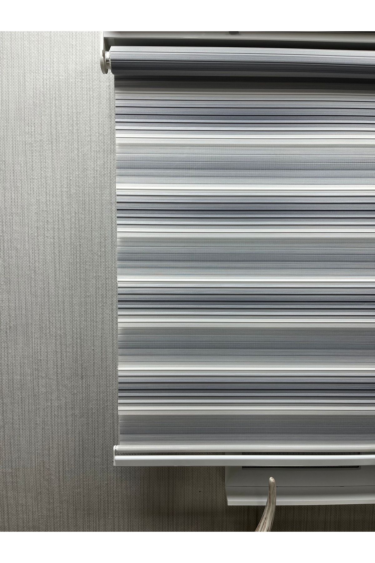 Zebra Stor Perde Modern Çizgili Gri Beyaz Alüminyum Kasa Lüks Model