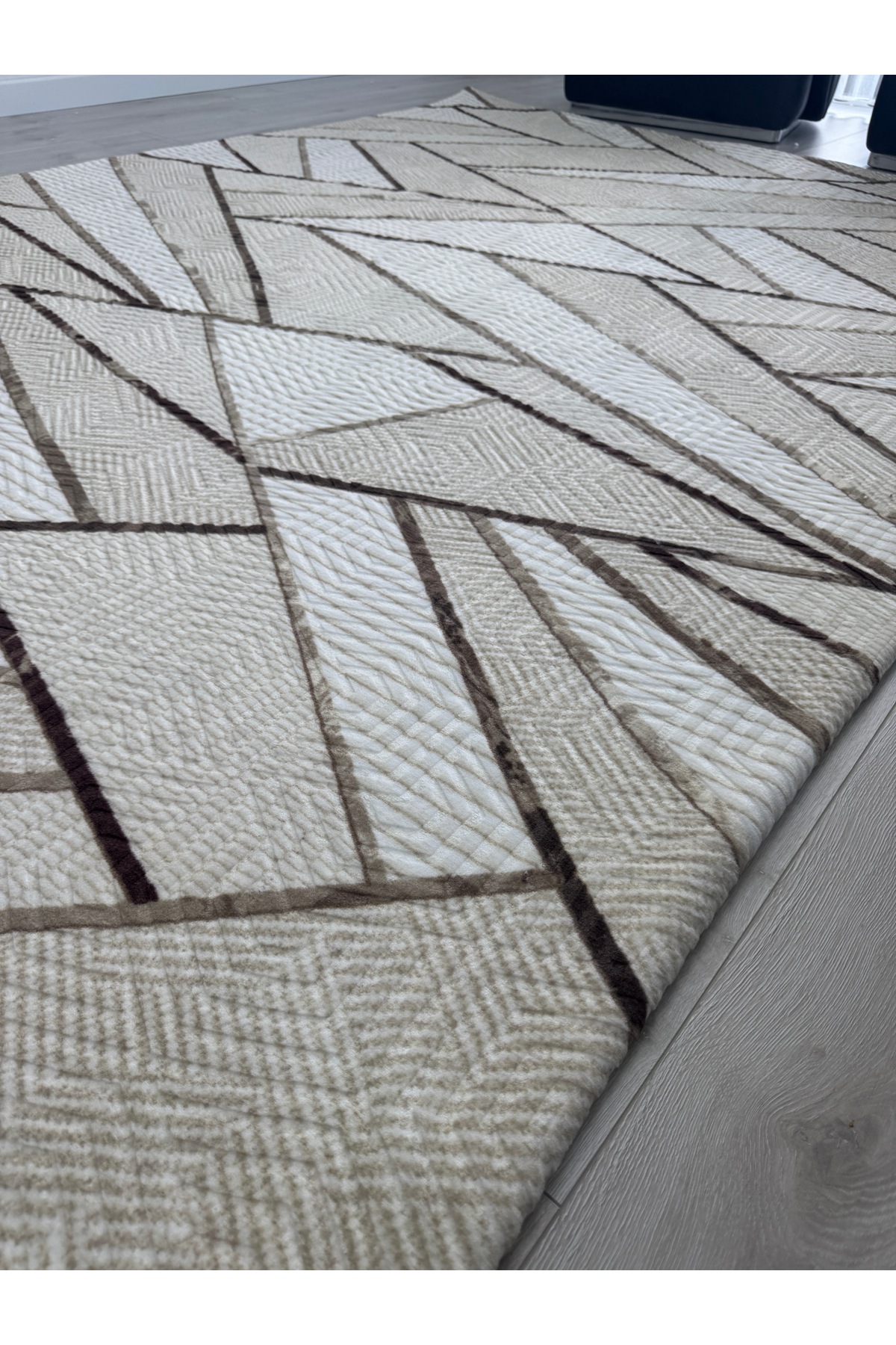 Halının Altına Kolayca Katlanabilen 230x330 Mikro Polar Lastiksiz Halı Örtüsü Kalın Dokulu (ÇİZGİLİ)