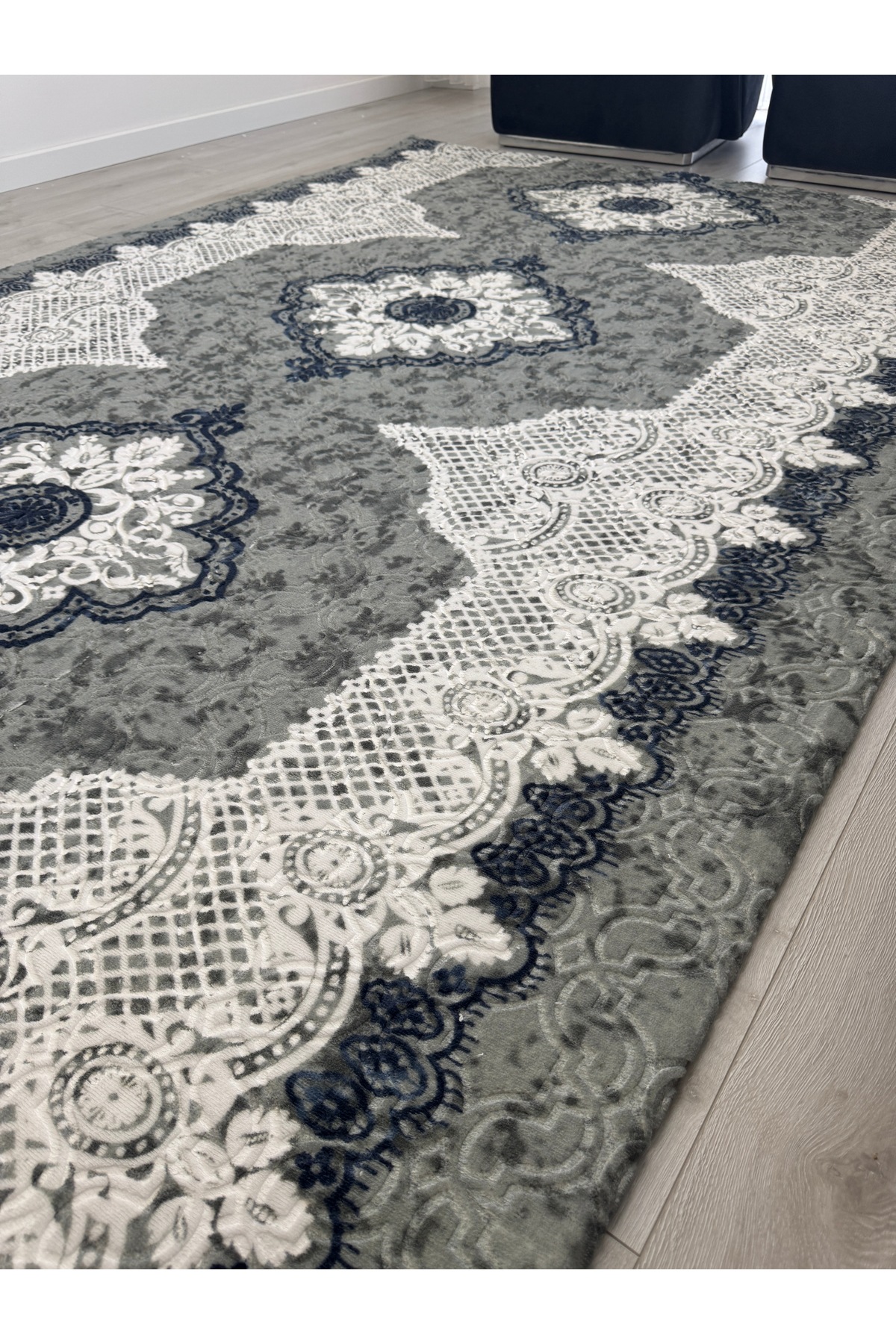 Halının Altına Kolayca Katlanabilen 230x330 Mikro Polar Lastiksiz Halı Örtüsü Kalın Dokulu (OSMANLI)