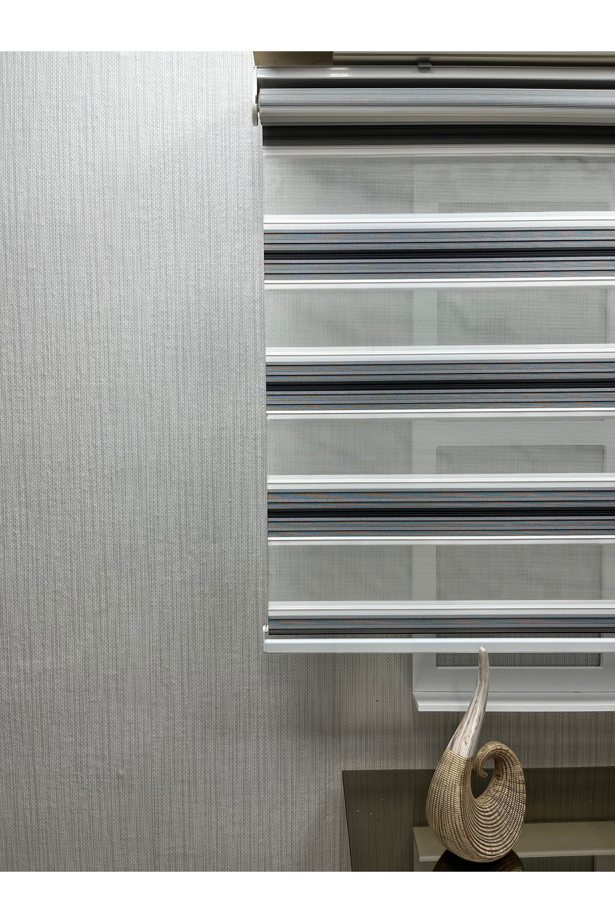 Modern Çizgili Zebra Stor Perde Gri Siyah Beyaz Alüminyum Kasa Lüks Model
